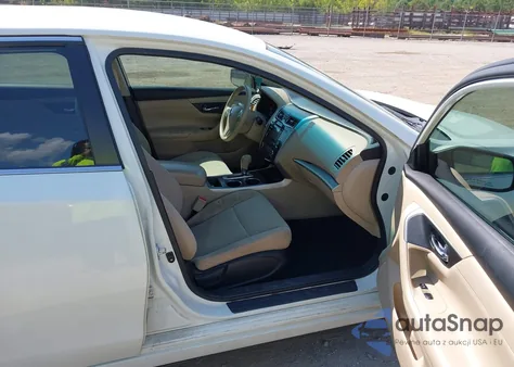 2015 Nissan Altima 2.5 S из США, поврежденный, VIN 1N4AL3AP5FN387655